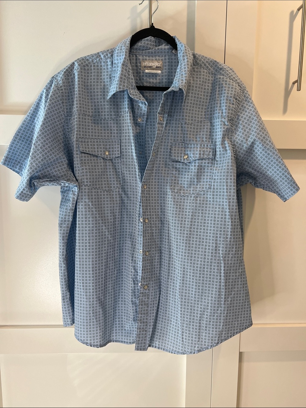 Wrangler Men’s Light Blue Short Sleeve Button-Down with Micro Print